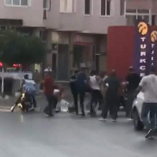 Pendikte yol verme kavgasında yumruklar konuştu
