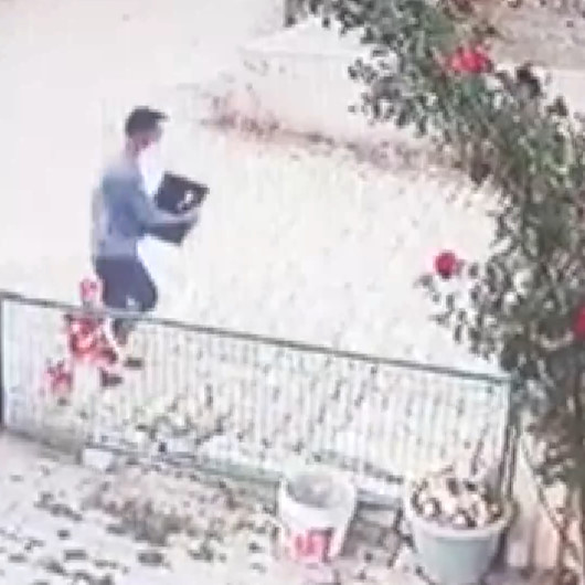 Afyonkarahisarda otelden bilgisayar hırsızlığı kamerada