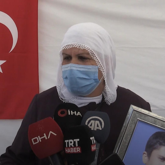 Muş HDP binası önündeki annelerin feryatları dinmiyor: 15 yaşında çocuğumu kaçırdılar taşta mı yatıyor toprak mı yiyor bilmiyorum