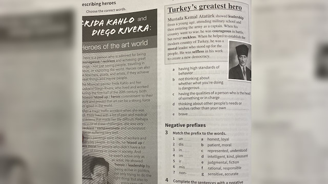 Rum Eğitim Bakanlığı, okullarda dağıtılan bir kitapta Atatürk'ün bulunduğu sayfayı yırtın talimatı verdi.  