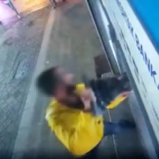 Pendik’te demir dubayla ATMye saldırı anları kamerada