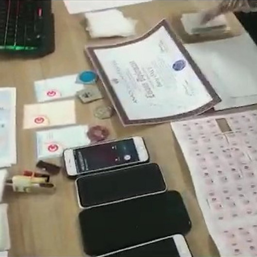 Şirinevlerde sahte diploma ve sürücü belgesi yapan matbaaya baskın