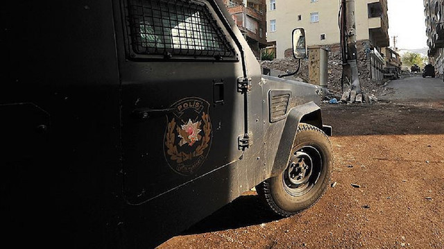Mardin'de bir polisin yaralandığı bölgede terör örgütüne yönelik geniş çaplı operasyon başlatıldı.
