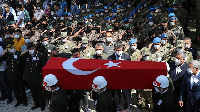 Şehit 21 yaşındaki Piyade Sözleşmeli Er Turgay Abacı'nın cenazesi memleketi Hatay'ın Hassa ilçesinde toprağa verildi.