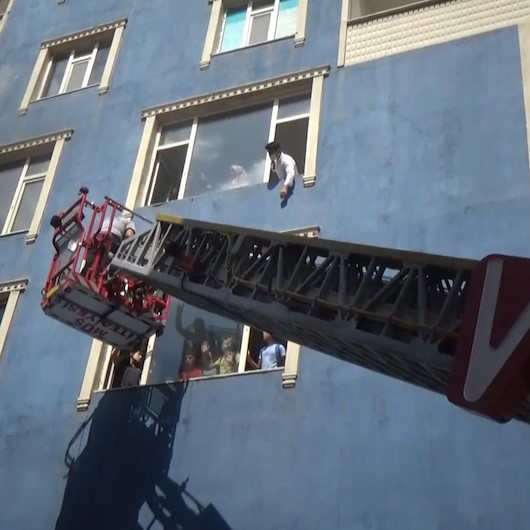 6 katlı binada yangın çıktı, mahsur kalan vatandaşın imdadına itfaiye yetişti