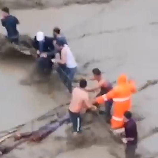 Bozkurt’ta yaşlı çifti yaşam zinciri oluşturarak böyle kurtardılar