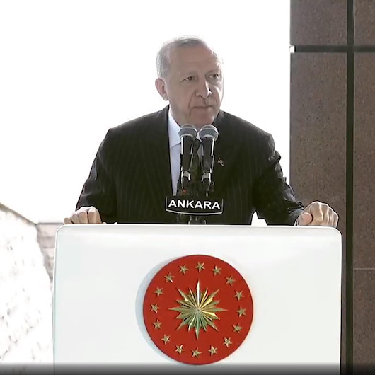 Cumhurbaşkanı Erdoğan: Milli iradenin gücünün önünde darbelerin duramayacağını cümle aleme gösterdik