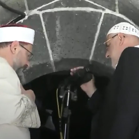 Diyanet İşleri Başkanı Erbaş ve Hafız Osman Şahin Sur Ulu Camide çifte ezan okudu