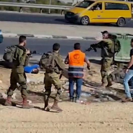 İşgalci İsrail güçleri silahla yaraladığı Filistinliye sağlık personelinin müdahale etmesini engelledi