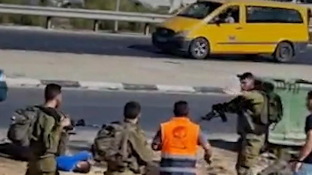 İşgalci İsrail güçleri silahla yaraladığı Filistinliye sağlık personelinin müdahale etmesini engelledi