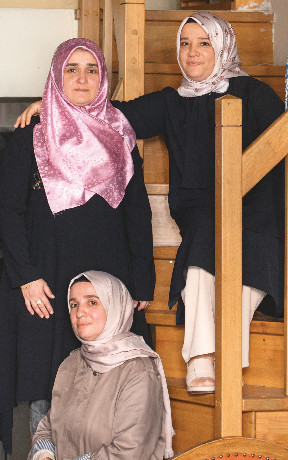 Suzan Osman (sol üst), Leyla Şeyhahmet (sağ üst), Gülsüm Zarzoğur
