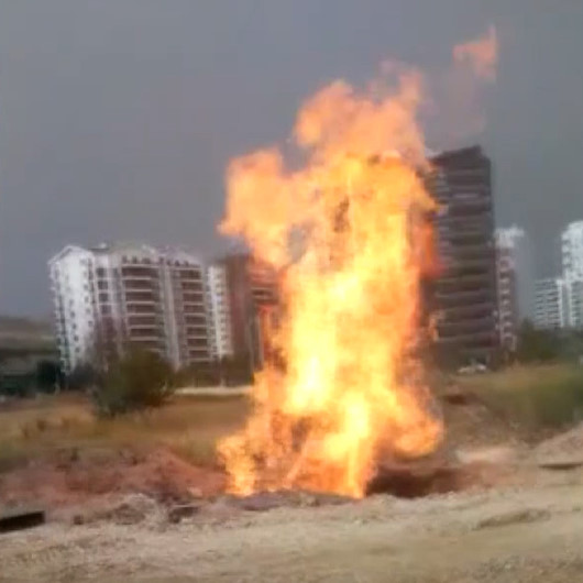 Ankarada delinen doğal gaz borusu alev aldı