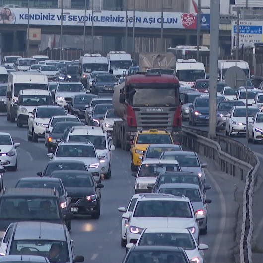 İstanbulda okulların açılmasıyla birlikte trafik yoğunluğu arttı