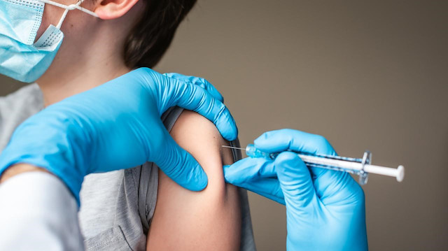 12-15 yaş arasındaki çocuklara tek doz COVID-19 aşısı önerisi