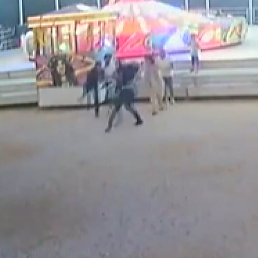 Kocaelide lunaparkta balerine binme kavgası kamerada