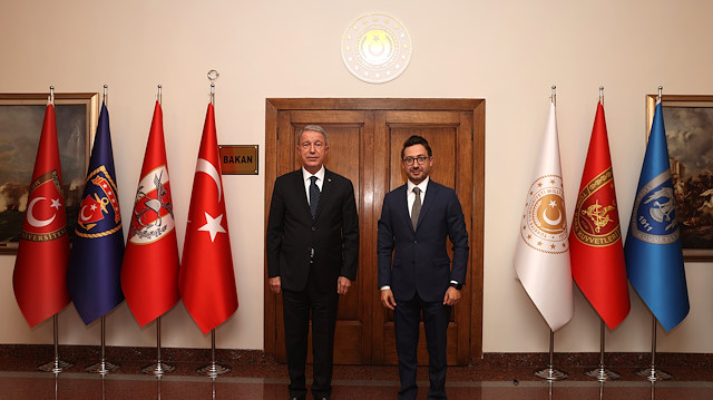 وزير الدفاع التركي يلتقي مدير عام الأناضول