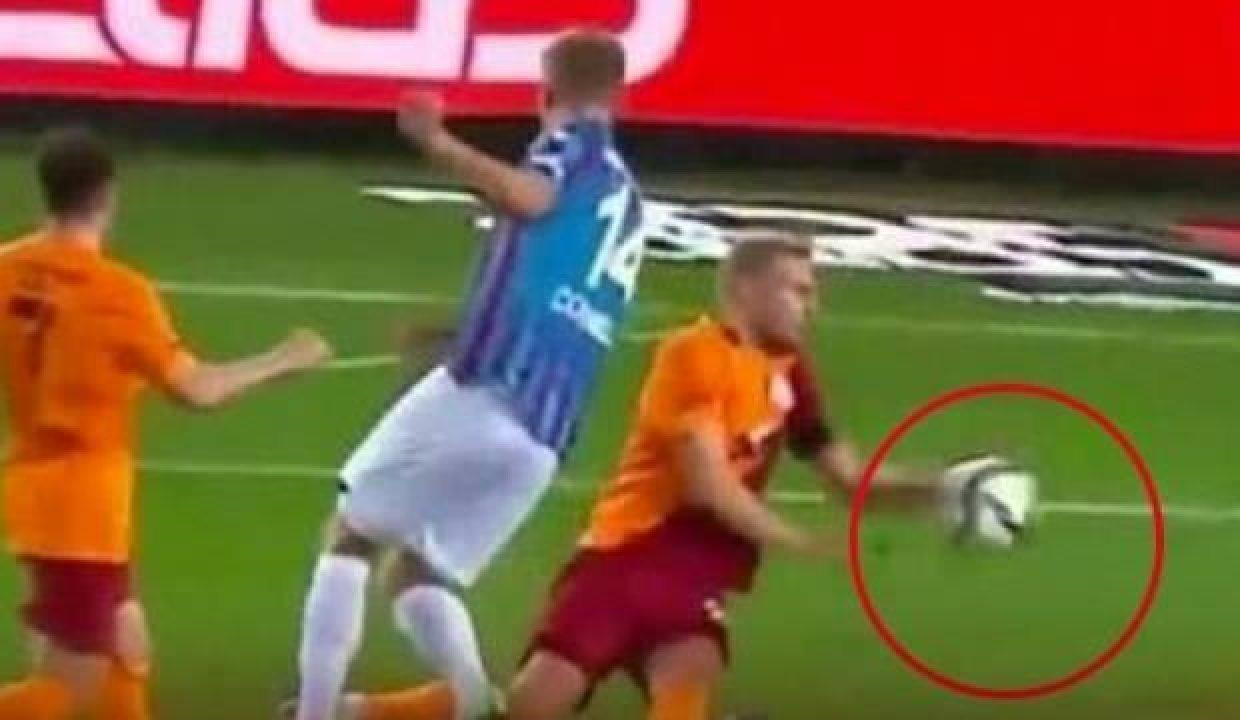 Penaltı verilmeyen pozisyon (Görüntü (beIN Sports'tan alınmıştır)