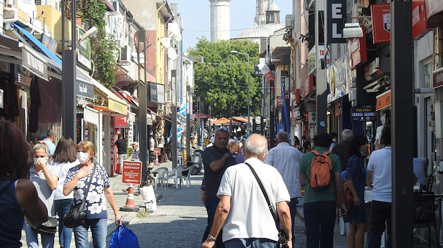 Edirne’de yüz yüze eğitime geçilmesinin ardından ticari hareketlilik yaşanmaya başladı.