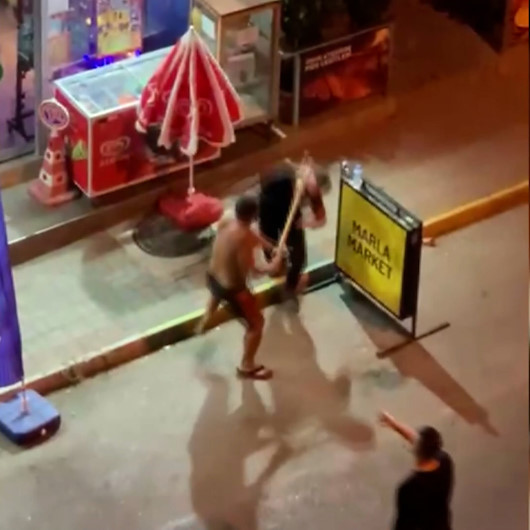 Gürültü tartışmasında sopayla dövdüğü genci ağır yaraladı