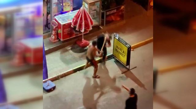 Gürültü tartışmasında sopayla dövdüğü genci ağır yaraladı