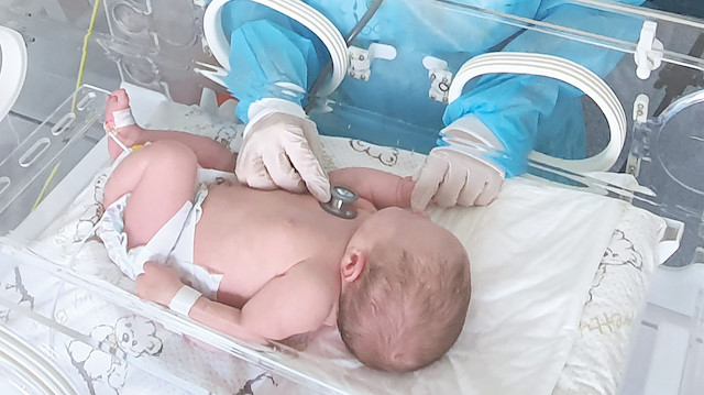 Dr. Şenay Coşkun, şu anda 13 günlük bir bebeğin Kovid tedavisi gördüğünü söyledi.