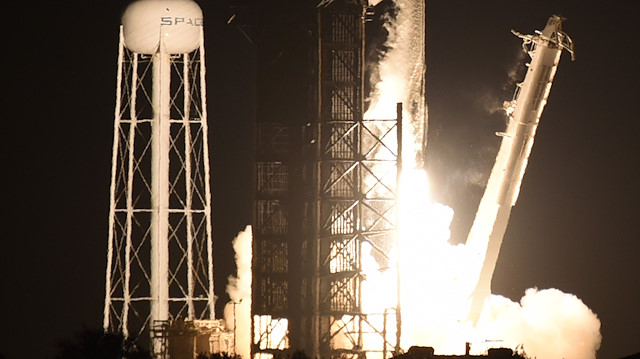 ABD’li roket geliştiricisi SpaceX, içinde astronot bulunmayan bir roketi başarılı bir şekilde fırlatmayı başardı.