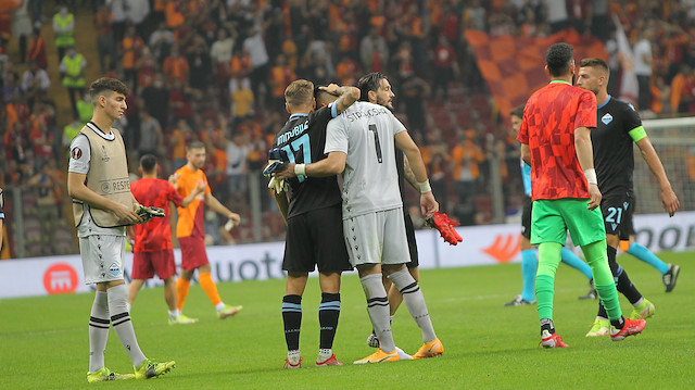 Kaleci Strakosha'nın hatası Galatasaray'a galibiyeti getirdi.