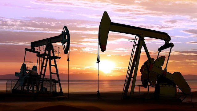 النفط يتحول إلى الهبوط بعد مكاسب قوية خلال الأسبوع