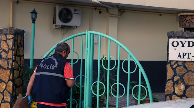 Polis ve savcının incelemesinin ardından Melik Ejder Çamur’un cansız bedeni otopsi için kaldırıldı