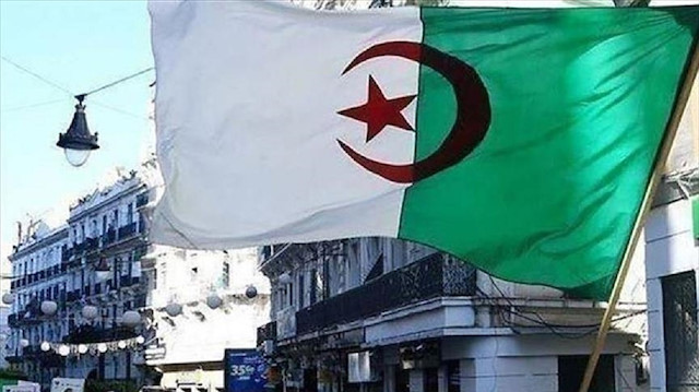 الجزائر تنكس الأعلام ثلاثة أيام حدادا على بوتفليقة