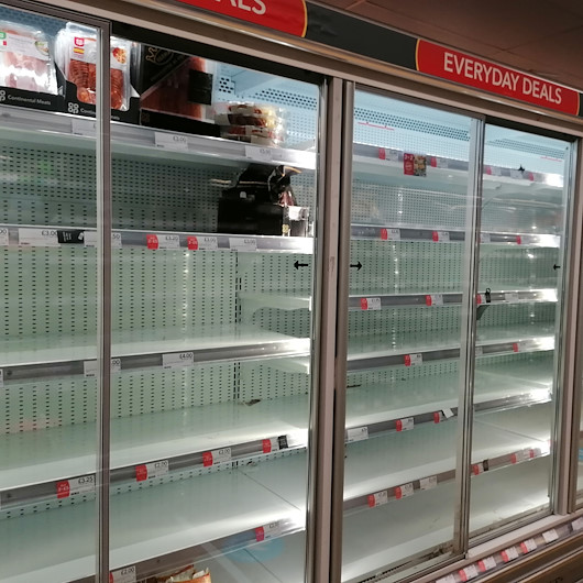 İngiltere'de gıda kıtlığı: Marketlerde stoklar tükendi