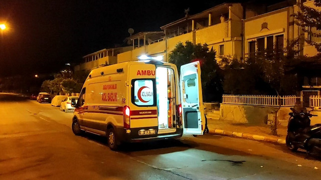 Olay yerine gelen ambulansla yaralı Kuşadası Devlet Hastanesi’ne kaldırılarak tedavi altına alındı. 