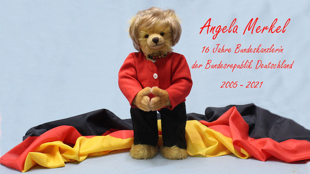 Merkel'in hatırası için üretilen oyuncak, 189 euro'ya satılacak.