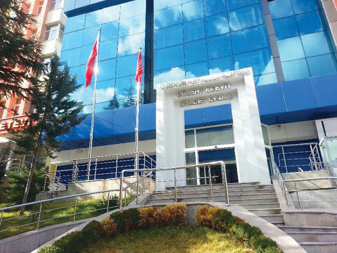 CHP’nin Üsküp Caddesi’ndeki eski binası Bülent Ecevit Siyaset Okulu olarak faaliyetlerine devam ediyor.