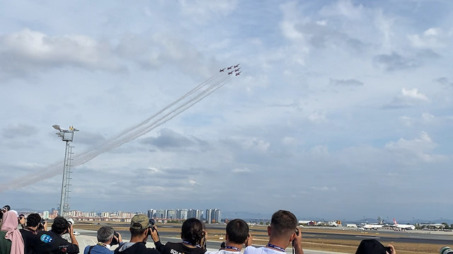 TEKNOFEST'te Türk Yıldızları'ndan nefes kesen akrobasi şovu
