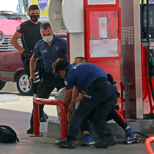 Antalyada akaryakıt istasyonunu patlatmak isteyen şahıs etkisiz hale getirildi