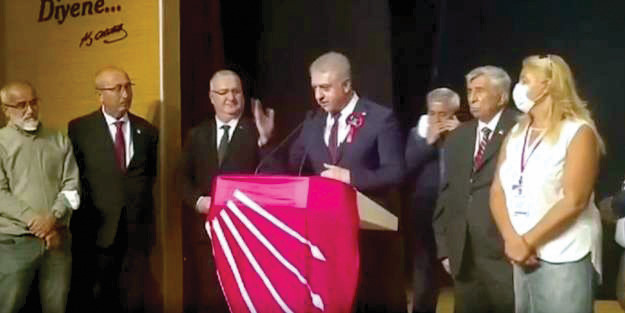 Emir’in konuşması kongreye katılan partililer tarafından alkışlandı.
