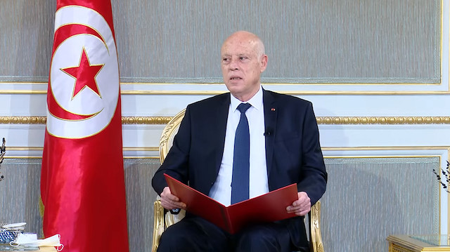 رئيس تونس يعزّز صلاحياته على حساب البرلمان والحكومة 