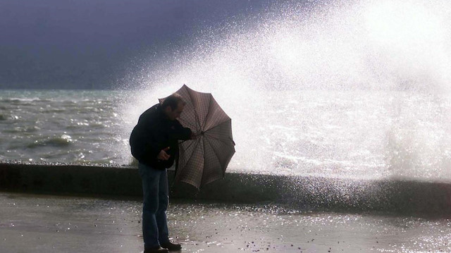 Meteoroloji'den Türkiye geneli için uyarı: Sağanak ve fırtına bekleniyor