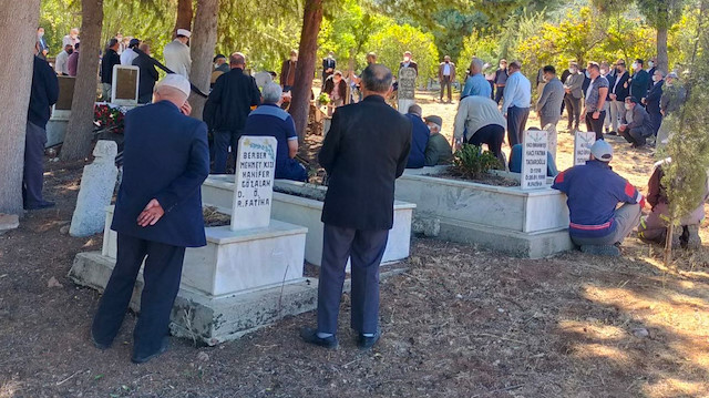 Koronavirüs teşhisi konan AK Parti İl Başkan Yardımcısı Osman Tataroğlu (58), entübe olmasının ardından tedavi altına alındığı hastanede 21 Eylül Salı günü hayatını kaybetti. Önceki gün baba ocağı Tavas’ın Hırka Mahallesinde toprağa verilen Tataroğlu'nun hayatını kaybettiği, kalp rahatsızlığı bulunan 83 yaşındaki babası Yaşar Tataroğlu’ndan gizlendi.