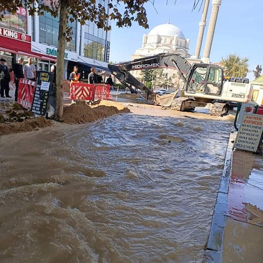 Tekirdağ’da patlayan su borusu vatandaşı isyan ettirdi: TESKİden yine beceriksizlik örneği
