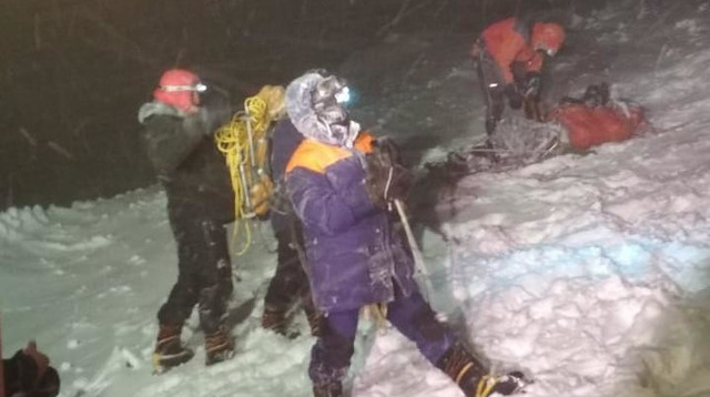 Elbruz Dağı'nda mahsur kalan 19 dağcıdan 5’i hayatını kaybetti. 