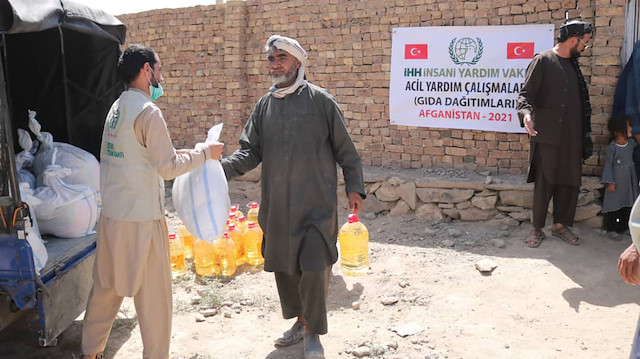 "الإغاثة التركية" تقدم مساعدات غذائية لمشفيين في كابل