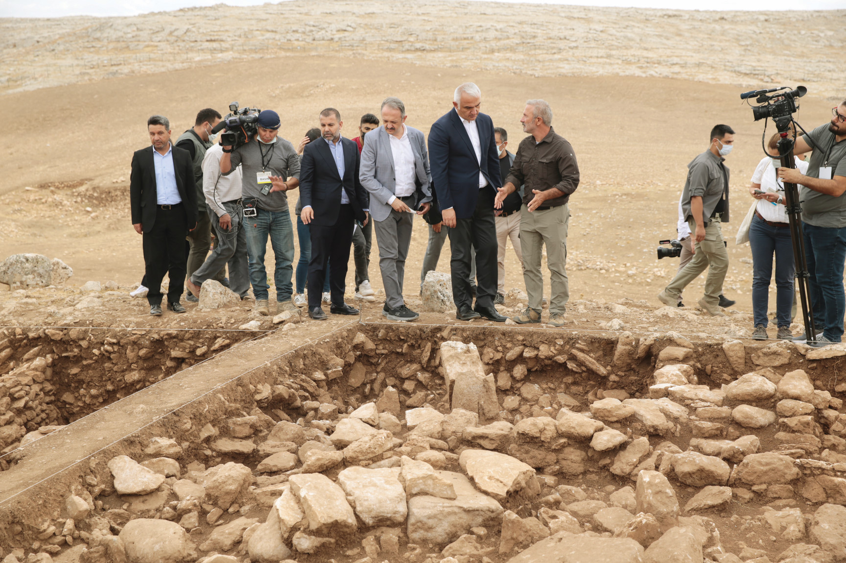 Kültür ve Turizm Bakanı Mehmet Nuri Ersoy yerli ve yabancı basına Karahantepe kazı alanıyla ilgili bilgi verdi.