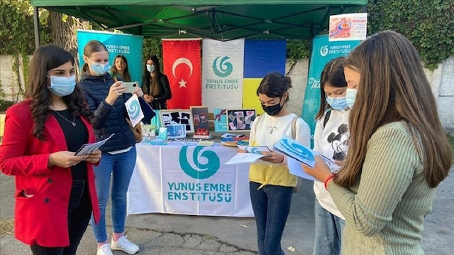 "يونس إمره" ينظم برنامجًا تعريفيًا باللغة التركية في رومانيا