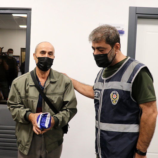 Yalovada minibüste unutulan 111 bin lirayı polis ekipleri buldu