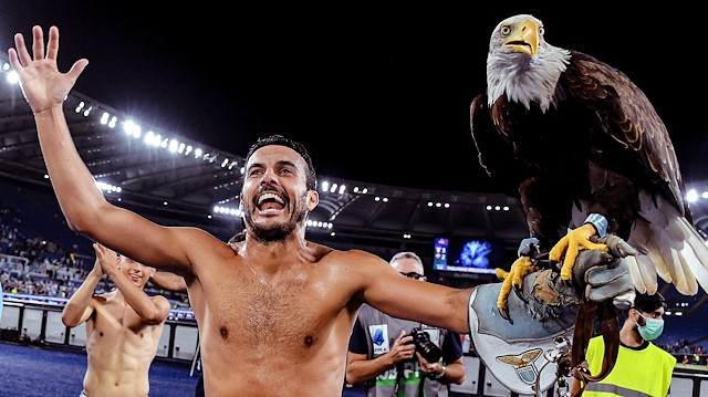 Pedro ve Lazio'nun kartalı Olimpia, derbi galibiyetini kutladı.