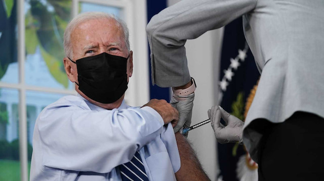 ABD Başkanı Biden canlı yayında üçüncü doz aşısını oldu