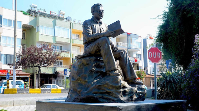 CHP'li belediyeler heykel yarışına girdi: Bir günde iki heykel açılışı yaptılar