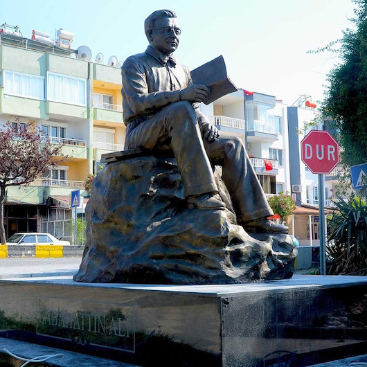 CHP'li belediyeler heykel yarışına girdi: Bir günde iki heykel açılışı yaptılar